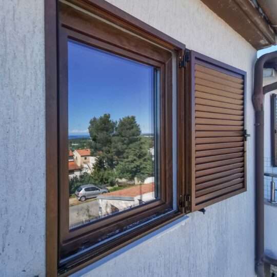 alu grilje škure